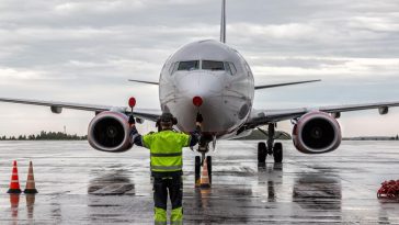 Inilah Gaji Tukang Parkir Pesawat, Tugas dan Jam Kerjanya