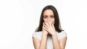 Tujuh Makanan dan Minuman Ini Bermanfaat Kurangi Bau Mulut