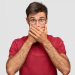 7 Bahasa Tubuh yang Bisa Dikenali saat Seseorang Berbohong