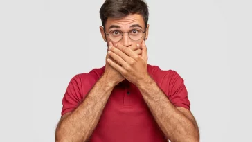 7 Bahasa Tubuh yang Bisa Dikenali saat Seseorang Berbohong