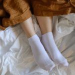 Lima Manfaat Tidur Menggunakan Kaus Kaki