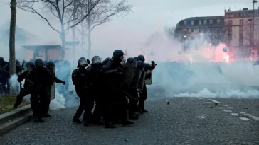 Mogok Nasional Kembali Lumpuhkan Prancis, Protes Macron soal Skema Pensiun