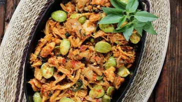 Resep Ayam Suwir Cabai Petai, Cocok Dinikmati dengan Nasi Hangat