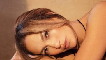 Jennifer Lopez Bagi Rahasia Kulit Awet Muda, Pakai Tabir Surya Salah Satunya!