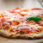 Cara yang Benar Menghangatkan Kembali Pizza di Rumah