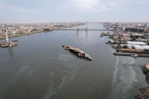 Kapal Pesiar Mewah Milik Saddam Hussein Ini Jadi Tempat Minum Teh Nelayan