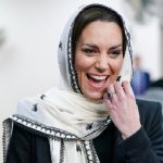 Kate Middleton Pakai Kerudung Bersulam saat Kunjungi Muslim Center