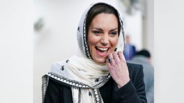 Kate Middleton Pakai Kerudung Bersulam saat Kunjungi Muslim Center