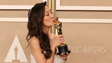 Michelle Yeoh Cetak Sejarah Oscar, Jadi Perempuan Asia Pertama yang Menang Aktris Terbaik