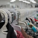 Dokter Kulit Bagi Tips Beli Pakaian Bekas yang Aman