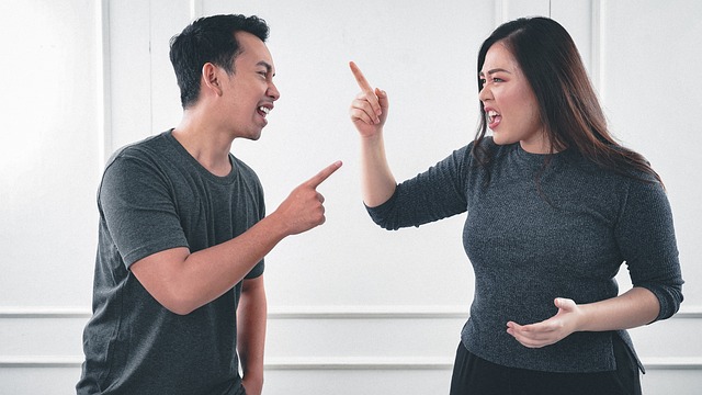 Delapan Tanda Pasangan yang Bakal Suka Mengatur