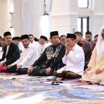Presiden Jokowi dan Ibu Iriana Salat Idulfitri di Masjid Sheikh Zayed