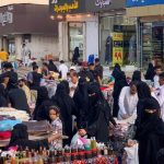 Tradisi Lebaran di Arab Saudi, Belanja Pakaian Hingga Hadiah