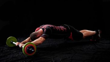 Mana yang Sebaiknya Dipilih Saat Angkat Beban, Menambah Berat atau Memperbanyak Gerakan?