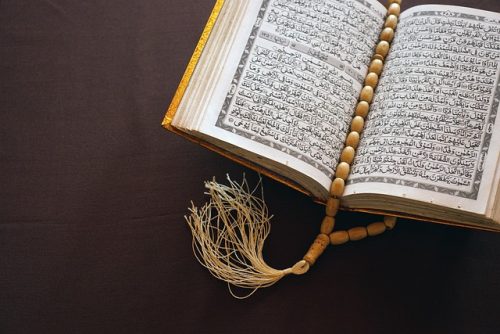  Kuwait Larang Imam Baca Al Quran di Ponsel Saat Pimpin Salat