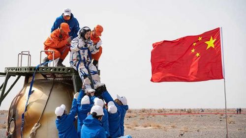 China Kirim Astronot Sipil Pertama ke Luar Angkasa