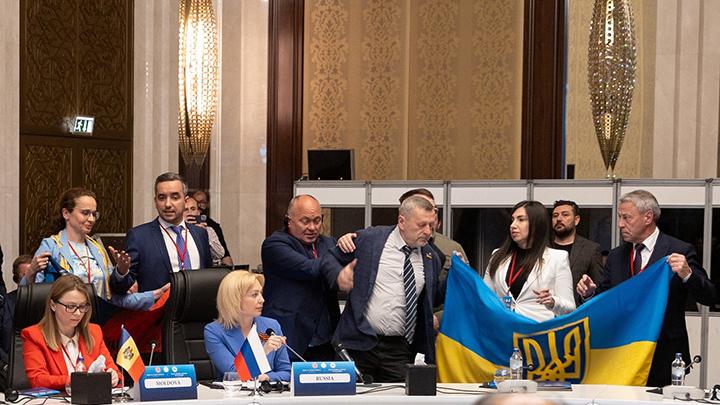 Delegasi Ukraina Tinju Wajah Delegasi Rusia di Turki, Ini Penyebabnya!