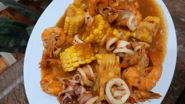 Resep dan Cara Membuat Seafood Tumpah Rumahan yang Lezat