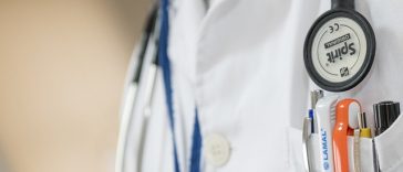 10 Fakta Dokter Wayan yang Rumahnya Tak Terurus Lalu Dibersihkan Masyarakat