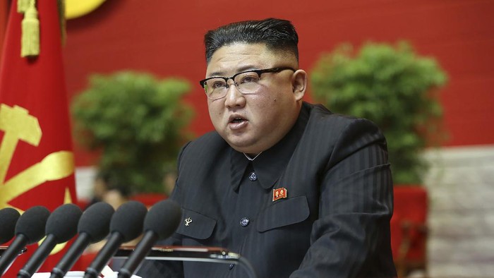 Anak Muda Korea Utara Wajib Menyebut Kim Jong Un dengan "Ayah Terhormat"
