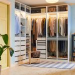 Lima Cara Hilangkan Jamur di Lemari Pakaian