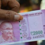 Akan Ditarik, Warga India Gunakan Pecahan 2.000 Rupee untuk Beli Mangga sampai Barang Mewah