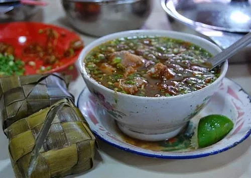 Berkunjung ke Makassar, Wajib Coba 10 Makanan Khas Ini!