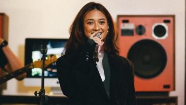 Mengenal Karya Rahmania Astrini, Penyanyi Pembuka Konser Coldplay di Indonesia