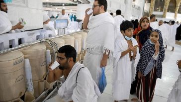 Deretan Khasiat Air Zamzam dan Cara Terbaik Meminumnya Agar Berkah