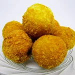 Resep Bola-bola Singkong Isi Coklat yang Lumer dan Gurih Rasanya!