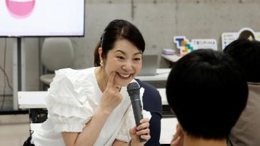 Orang Jepang Kursus Tersenyum Gaya Hollywood setelah Terbiasa Pakai Masker