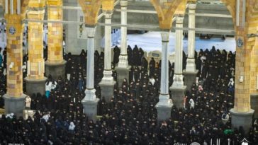 Masjidil Haram Dipenuhi Lautan Muslimah Berpakaian Serba Hitam, Ada Apa?