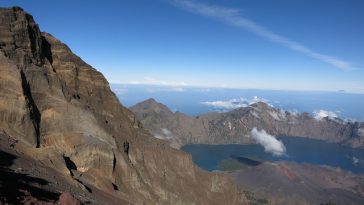 Ira Wibowo Taklukkan Gunung Rinjani, Ini 5 Selebritas yang Gemar Mendaki Gunung
