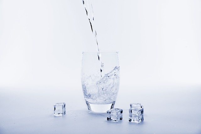 Benarkah Minum Air Dingin Bisa Bikin Gemuk?