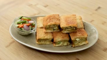 Martabak Telur Roti Tawar ala Chef Devina Hermawan. Foto: Tangkapan layar Youtube/Devina Hermawan