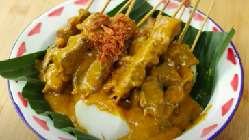 Resep Sate Padang ala Chef Devina Hermawan, Gurih Berempah!