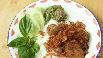 Resep Ayam Serundeng Bawang ala Chef Devina Hermawan, Cocok dengan Nasi Hangat