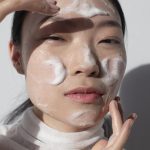 6 Manfaat Teknik Double Cleansing untuk Kulit Wajah