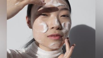 6 Manfaat Teknik Double Cleansing untuk Kulit Wajah