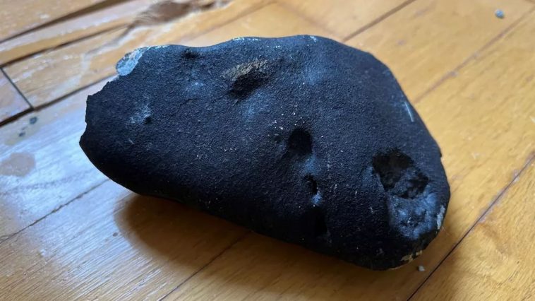 Meteoroid Berusia 4,6 Miliar Tahun Ini Hantam Rumah Warga