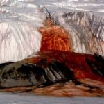 Setelah Lebih dari Seabad, Misteri Air Terjun Darah di Antartika Akhirnya Terpecahkan