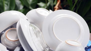 Enam Hal yang Tak Boleh Dilakukan saat Mencuci Piring