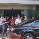 Presiden Jokowi Jenguk Cak Nun, Disambut Novia Kolopaking