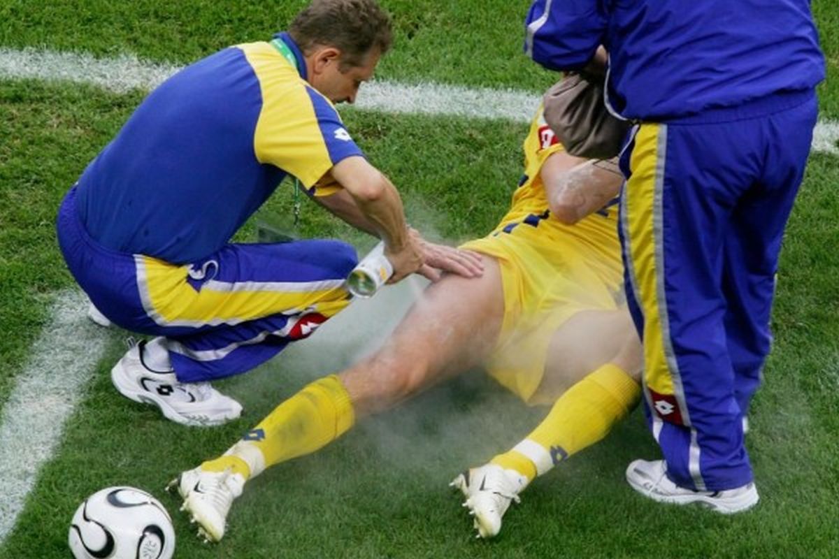 Ini Cara Kerja Semprotan Penghilang Sakit yang Sering Dipakai Pemain Sepakbola