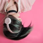7 Cara Jaga Kesehatan Telinga, Hindari Cotton Bud hingga Kecilkan Suara Earphone