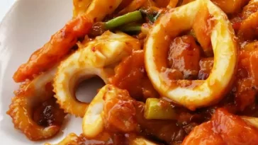 Resep Tumis Cumi Tomat Pedas, Simpel dan Cepat!