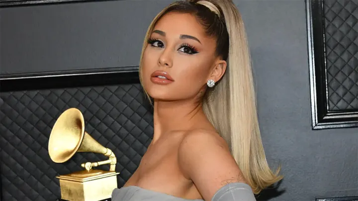 Ariana Grande Menyesal Lakukan Botox dan Filler Bibir, Kenapa?