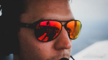 Bukan buat Gaya-gayaan, Ini 6 Manfaat Kesehatan Pilot Sering Memakai Kacamata Hitam!