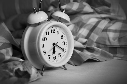  Sering Bangun Pagi Sebelum Alarm Berbunyi? Simak 3 Penyebabnya