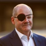 Kanselir Jerman Pakai Penutup Mata Usai Alami Kecelakaan Saat Jogging